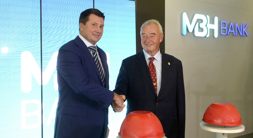 Az első digitális bankkapszulát adták át Budapesten az Állatorvosi Egyetemen