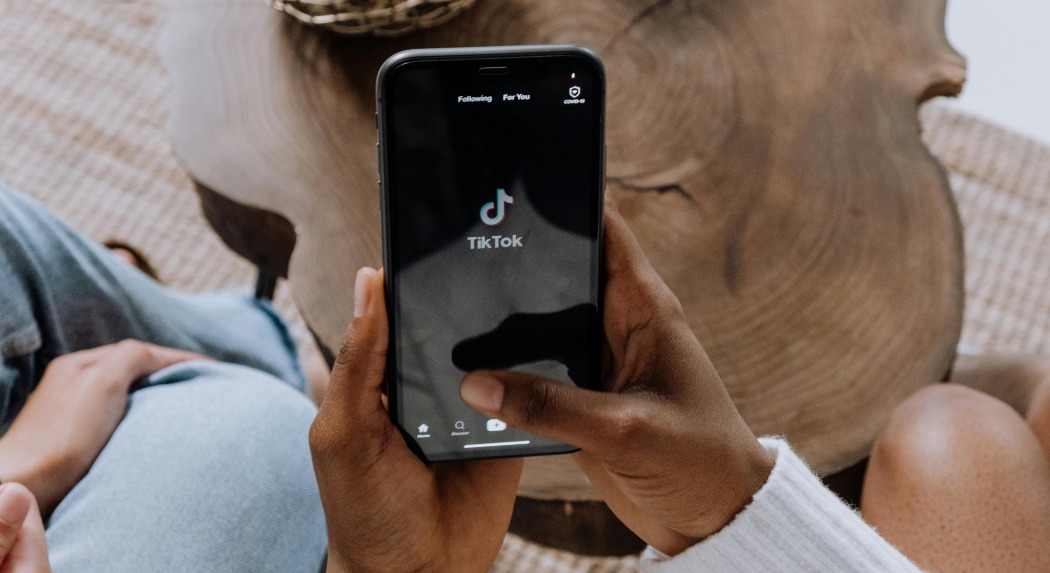 Az Európai Bizottság szerint a TikTok hirdetési adattár szolgáltatása sérti a digitális szolgáltatásokról szóló törvényt