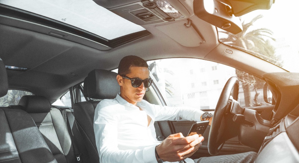 Egyszerre tapossa a féket és lép a gázra a Waymo az autonóm vezetésben