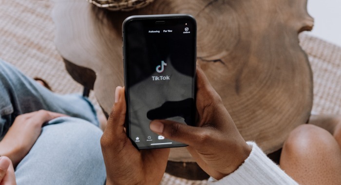 Azonnali hatállyal megtiltotta a brit kormány a TikTok használatát hivatali informatikai eszközökön