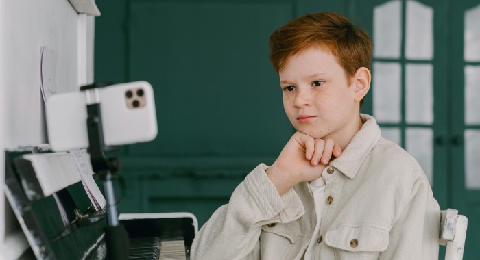 NMHH: egyszerű beállításokkal a gyermekek digitális biztonságáért